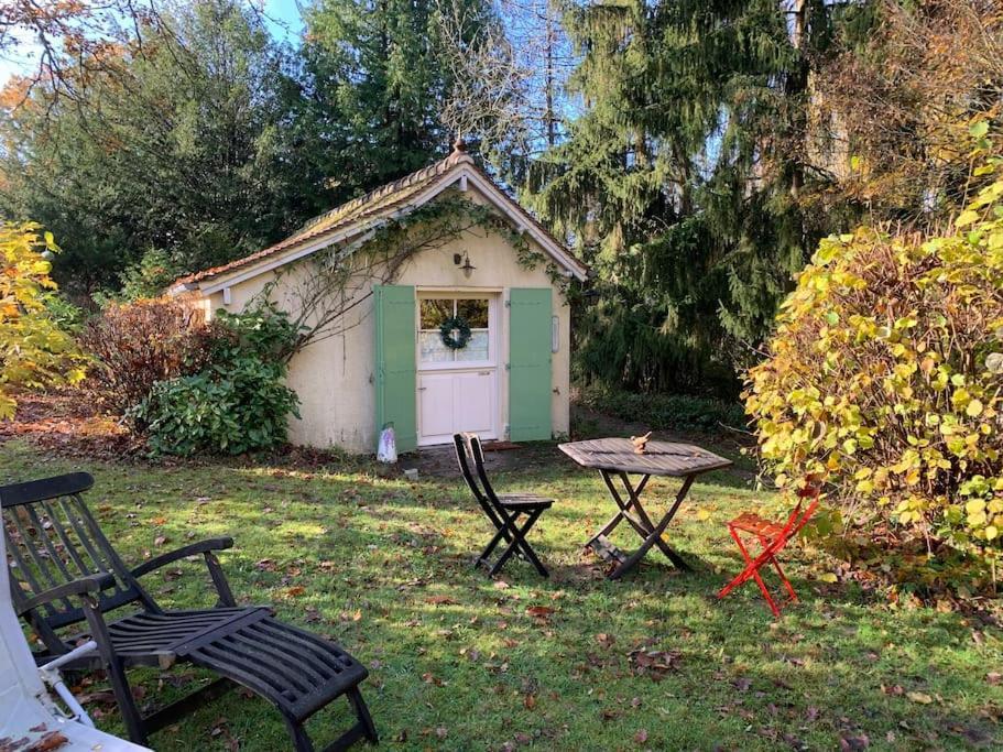 Maisonnette En Clairiere De Foret Gambais Exteriér fotografie